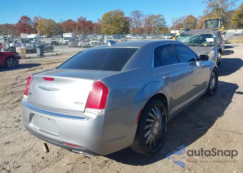 2017 Chrysler 300 Limited z USA, uszkodzony, nr VIN 2C3CCAAG0HH577645
